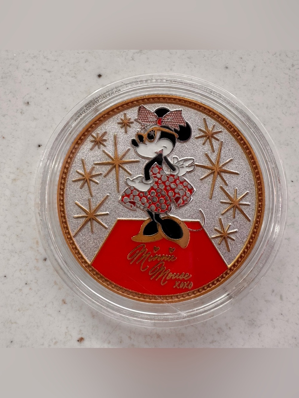Disney Disneyland Parks DCA Minnie Mouse Xoxo Buena Vista Medallion Coin In Case